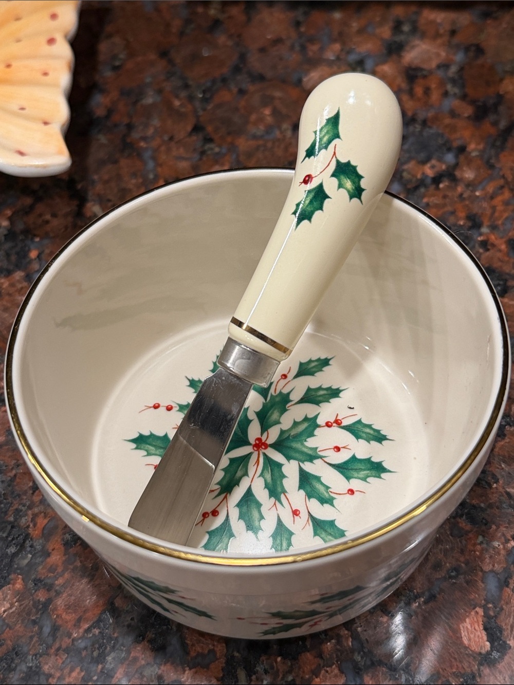 Lenox Ivory Holly Ceramic Serving Bowl with Spreader